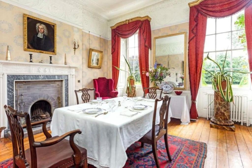 Cressy Hall - Historic Grade II Listed Manor, Gorgeous Topiary Garden Gosberton 외부 사진