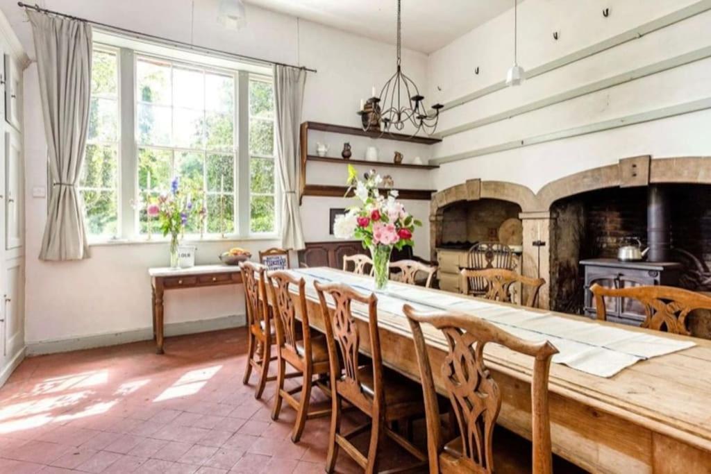 Cressy Hall - Historic Grade II Listed Manor, Gorgeous Topiary Garden Gosberton 외부 사진