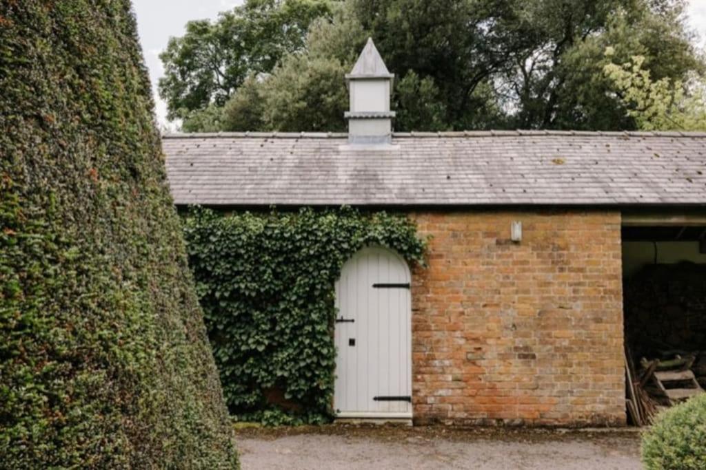 Cressy Hall - Historic Grade II Listed Manor, Gorgeous Topiary Garden Gosberton 외부 사진