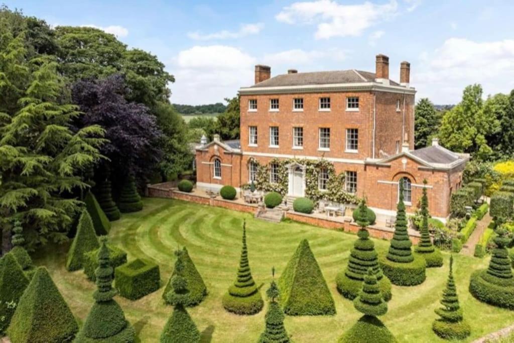 Cressy Hall - Historic Grade II Listed Manor, Gorgeous Topiary Garden Gosberton 외부 사진