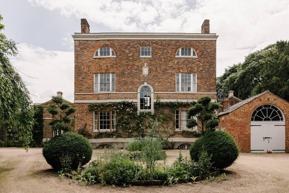 Cressy Hall - Historic Grade II Listed Manor, Gorgeous Topiary Garden Gosberton 외부 사진